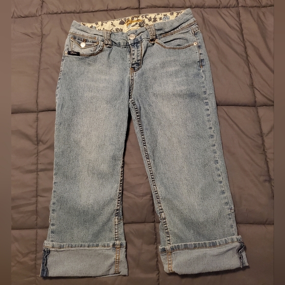 Flavor by Bubblegum Junior Plus Light Wash Capris - Picture 1 of 4